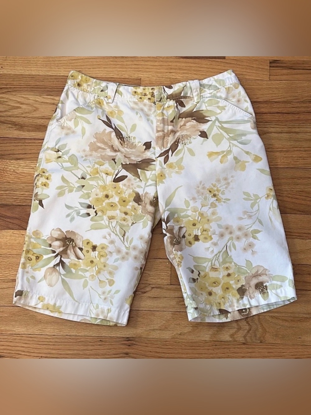Caribbean Joe White Shorts with Yellow & Tan Floral Print Sz 12